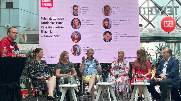Moderatorn Peter Vesterbacka, paneldeltagarna Terhi Luokkala OP Tornio, Monika Sammelin LKAB Gällivare, Eero Ylitalo Tornedalsrådet, Pilvi Ryökkynen Utbildning Nord, Hanna-Mari "Pyry" Talvensaari Harriniva Oy och Jari Vilén Barentsråd.