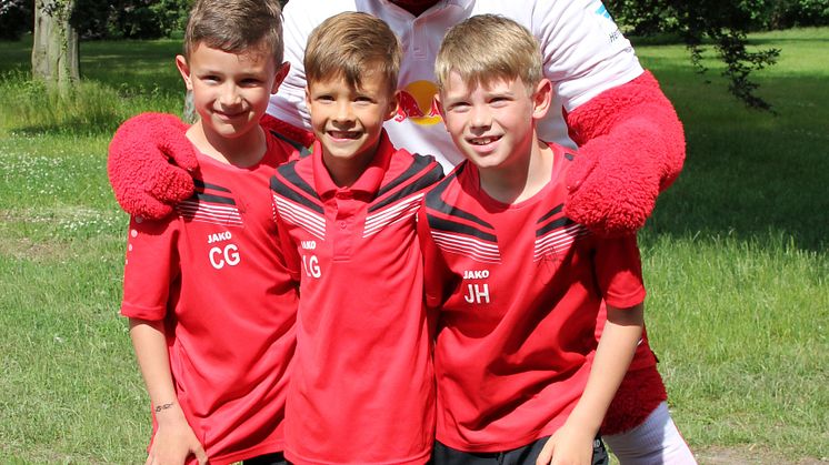 SV 1863 Belgershain übergibt Spende im Kinderhospiz