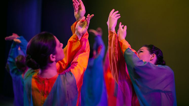 Goetheanum-Eurythmie-Ensembles: Programm ‹Leuchtfäden› (Foto: Katrin Oesteroth)
