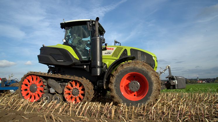 300886 AXION tractor with TERRA TRAC crawler tracks