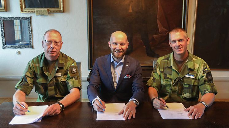 Bild från förra avsiktsförklaringen i augusti.