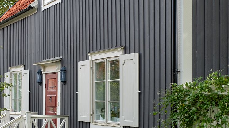 Alcro-fasad 153 Blygrå-fönster och snickerier 460 Varmvit.jpg
