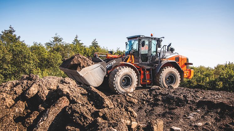 Hitachi är stolta över att introducera sin första hjullastare med Steg V-motor, den första hjullastarmodellen i kommande generation.