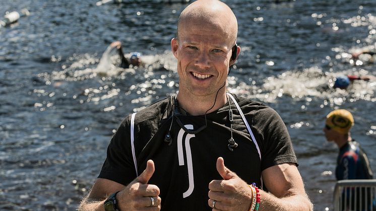Tävlingsledare Clas Björling hälsar alla välkomna till Vansbro Triathlon. Foto: Mickan Palmqvist, Ateljé L-Foto