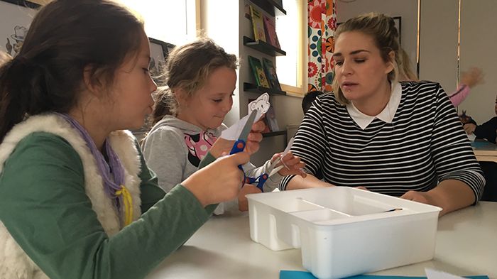 Lärare Elvira Aréus och elever på E-koll, Erlaskolan Östra