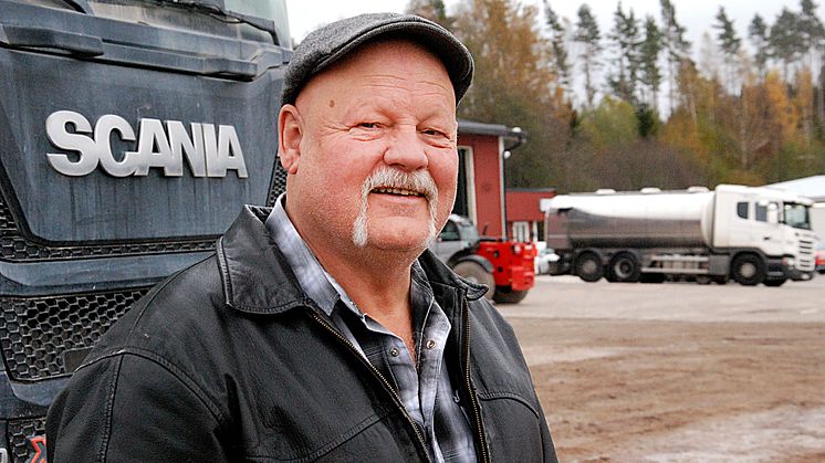 Elving Långdahl med sin däckverkstad TC Däck i Hedemora ansluter till Däckpartner. Foto: Pär Sönnert/Lokalt i Dalarna