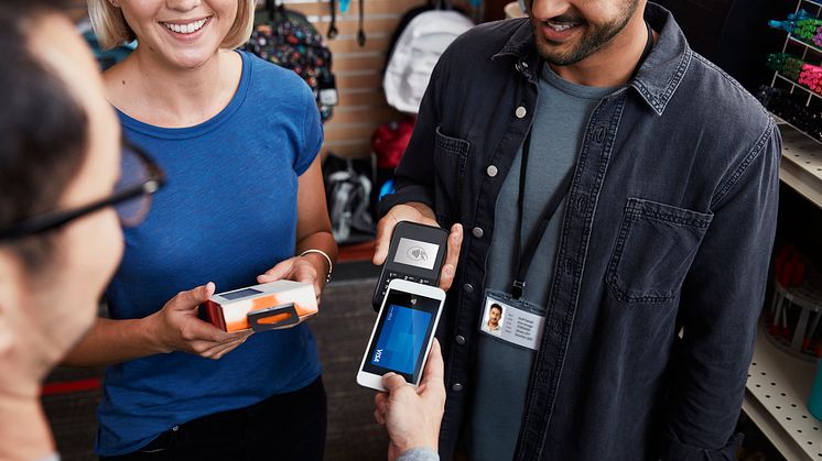 66 procent av personer i Sverige har någon gång betalat med mobilen i en butik.