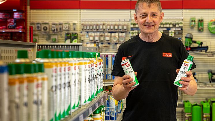Morten Olafsen med rustløser og kjølespray 
