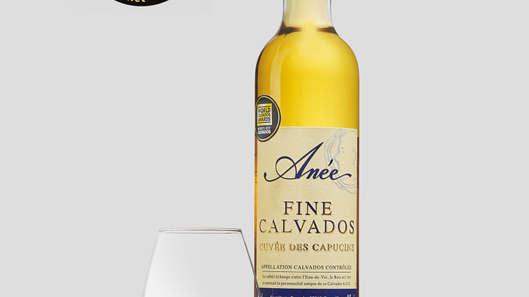 Guldmedalj för "folkets calvados" - Anée fine Calvados des Capucins. 