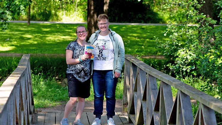 Illustratören Emma Svalander och författaren Malin Lindén. Foto: Andreas Svalander.