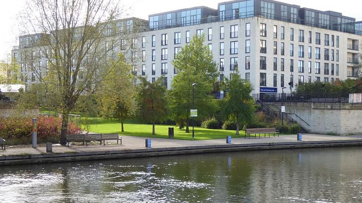 Bath Riverside 555