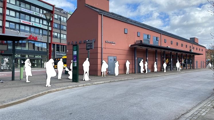 Värnhemstorget, Malmö: Folk försöker hålla avstånd till andra och sprider ut sig längst trottoaren. Foto: Hoai Anh Tran, bearbetning: Jeongmin Hyeong