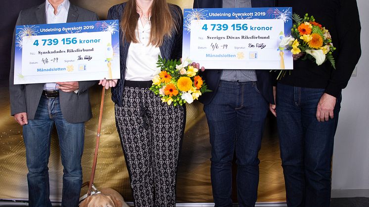 Boris Samuelsson (Synskadades Riksförbund), Ulrika Norelius Centervik (Synskadades Riksförbund, Johan Hedrén (Sveriges Dövas Riksförbund) och Hans Rimberg (Stockholms Dövas Förening) samt ledarhunden Vante