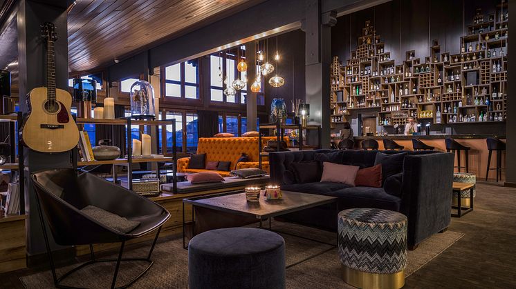 The living room at Huus Hotel