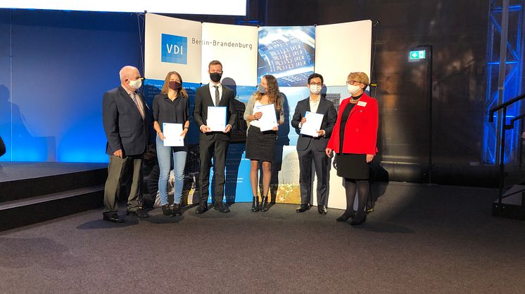 Hochschul-Absolventinnen und -Absolventen des Jahrgangs 2019/2020 mit Bestnoten (Foto: Heike Pospisil)