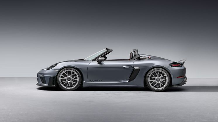 RG0005_718_Spyder_exterior_seite