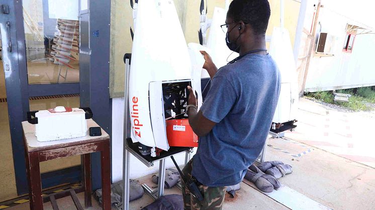 Zipline levererar vaccin via drönare i Ghana