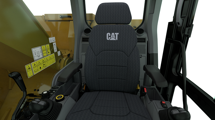 Cat 325 - i hytten-2.png