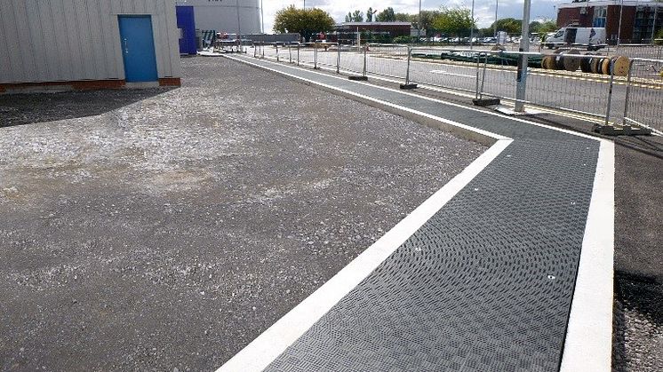 Custom Fibrelite GRP trench covers were installed at Lindley Oil Rafinery