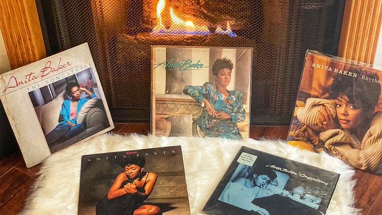 Screenshot of Anita Baker's Twitter page