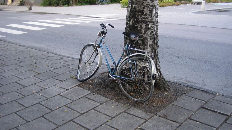 Övergivna och trasiga cyklar städas bort från centrala Umeå 