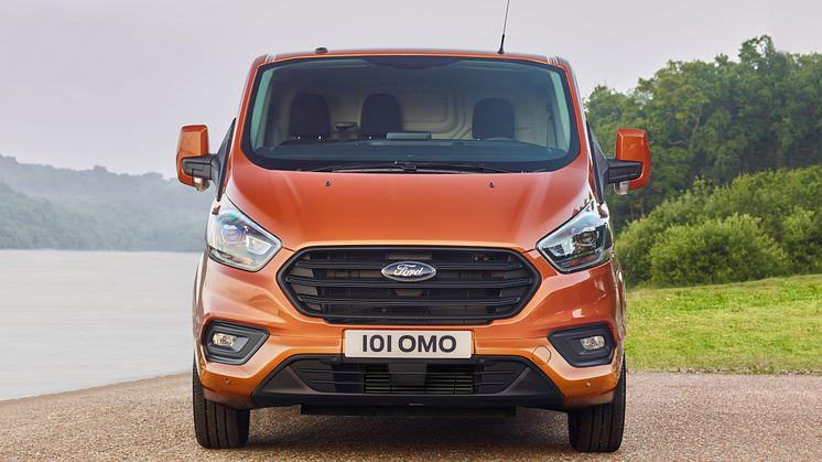 2017_Ford_Transit_08