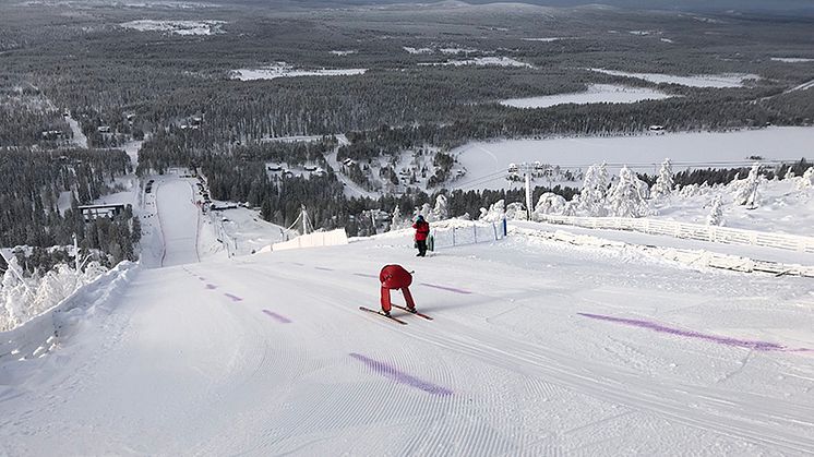 Speedskilandslaget laddar inför världens snabbaste elljusåk