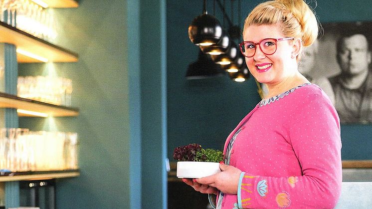 Das Titelfoto von "LEIPZIG Tag & Nacht 2019" zeigt Lisa Angermann vom Restaurant Frieda