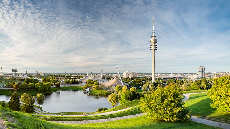 München_Olympiapark_mit_Olympiasee