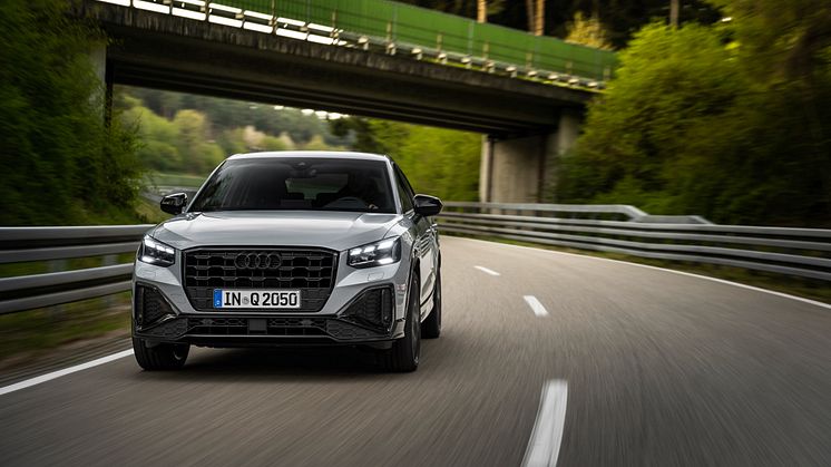 Audi Q2 (Pilegrå)