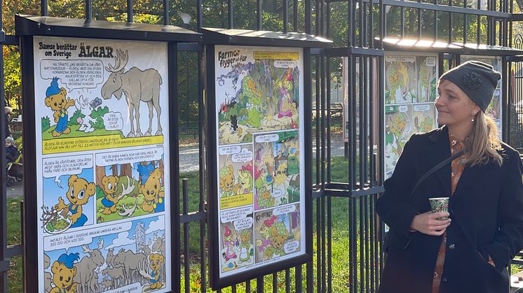 Charlotta Borelius, chefredaktör för Bamse-tidningen, vid det nya seriestråket utanför Folkets Park i Malmö.
