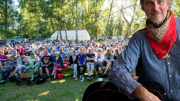 Allsång med Harald Treutiger