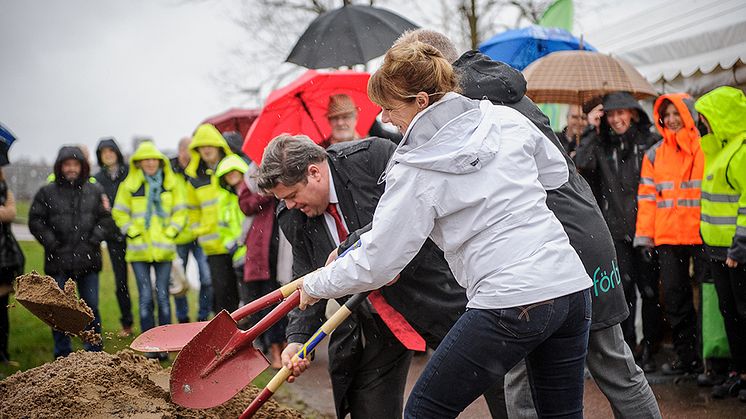 Glädjefyllt första spadtag