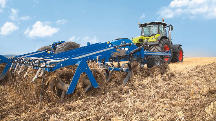 CLAAS tractor and 365FarmNet