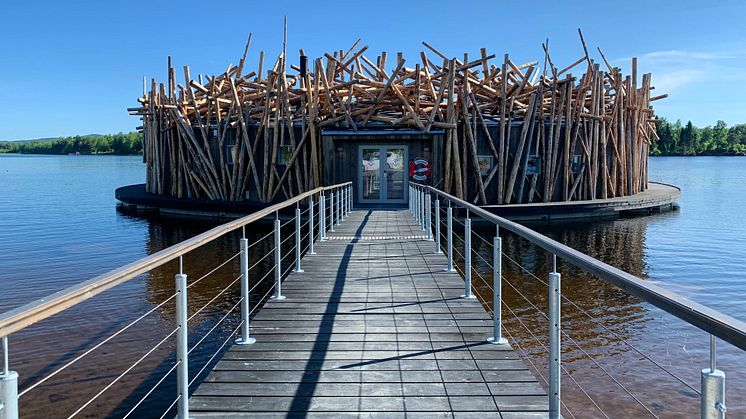 Arctic Bath flytande på Luleälv