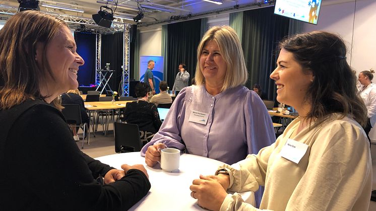 Yrkesverksamma från vård och omsorg, forskare och studenter möttes för att lära och inspireras av goda exempel på hur digitala verktyg används i branschen. Foto: Högskolan Väst.