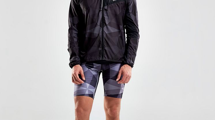 Devotion short tights i färgen geo black, Devotion jacket i färgen geo black