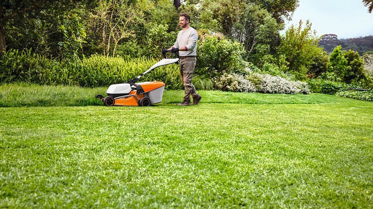 STIHL presenterar 4-i-1-gräsklipparna RMA 243, RMA 248 T, RMA 253 T, RM 248 T och RM 253 T.