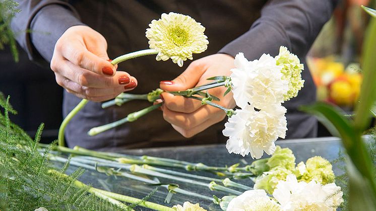 Blomsterboda finns i hela Sverige, men blommans väg från odling till butik är oftast betydligt kortare