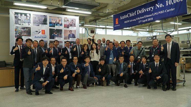 Representatives from Kongsberg Maritime, HHI-EMD, HMD, Solvang and DNV-GL attended the 10,000th AutoChief FAT in Busan on Friday