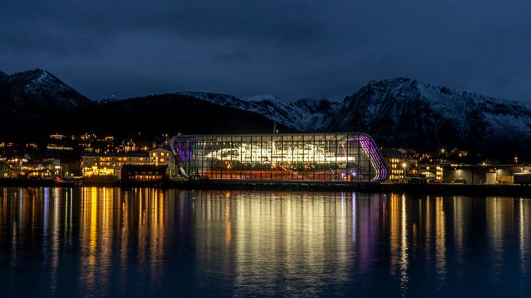 Hurtigrutemuseet med belysning
