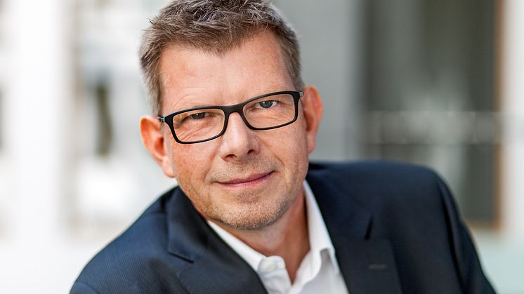 Thorsten Dirks wird neuer CEO der Deutsche Glasfaser Unternehmensgruppe: ​Uwe Nickl wird die Leitung der Unternehmensgruppe Deutsche Glasfaser Ende Januar 2021 an Thorsten Dirks übergeben. (DG)