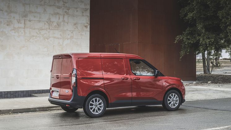 Transit Courier Fantastic Red (7)