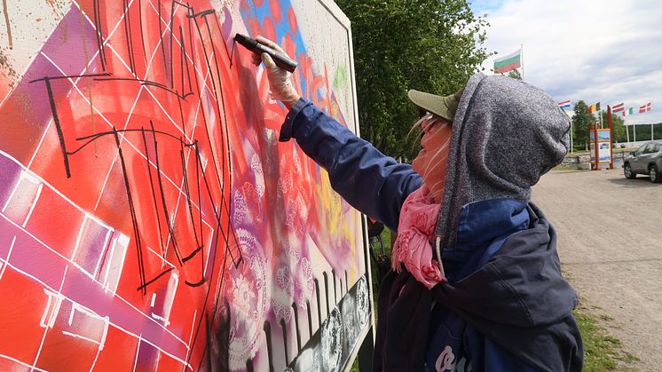 Studenter och Pensionärer samsades om att uttrycka sig med graffiti. FOTO: Ricky Sandberg