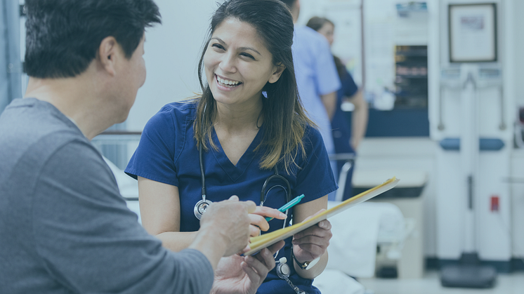 Medizinische Fachangestellte (MFA) agieren an der Schnittstelle zwischen Arzt und Patient. Hier sind Empathie und Erfahrung ebenso gefragt wie spezifische Kenntnisse und professionelles Management.