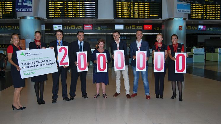 Norwegian da la bienvenida a su pasajero  dos millones en el aeropuerto de Gran Canaria