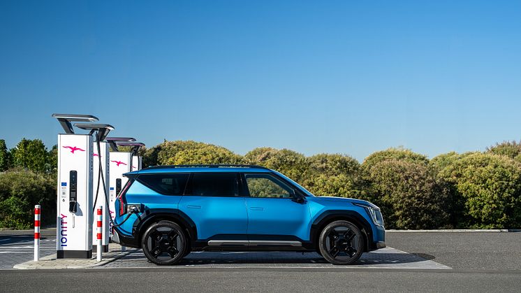 kia-ev9-ionity-1-print-3600x2400