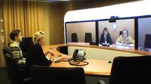 Riksdagsledamot konfererar med COP 15 via Telepresence