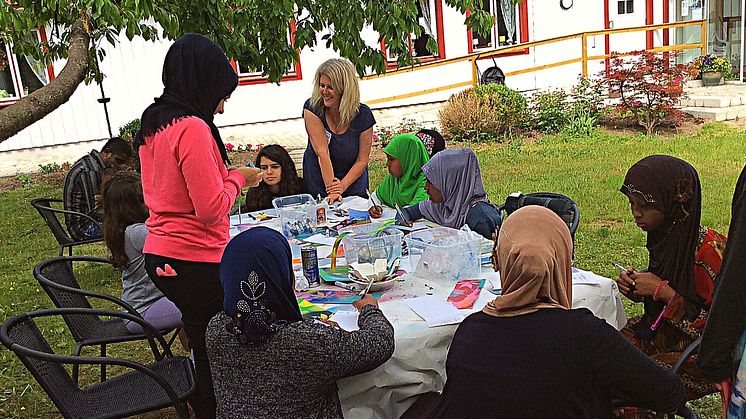 Pressinbjudan: Var god tag plats! Sommarlovsaktivitet för tjejer på Gamlegården