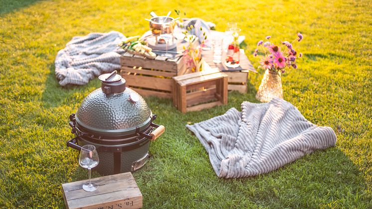 MiniMax från Big Green Egg är lätt att ta med sig på sommarens utflykter.